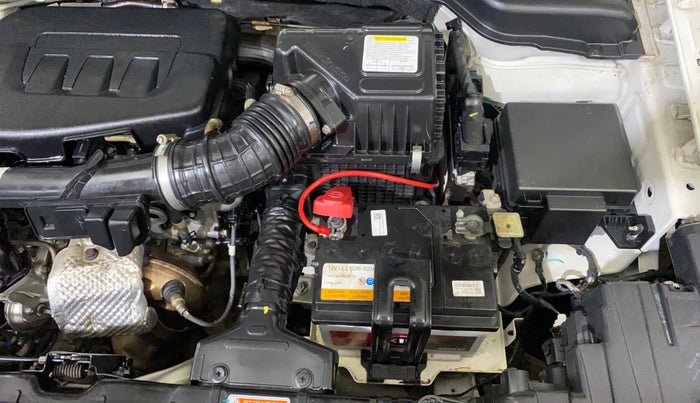 2023 Mahindra XUV300 W8 1.2 PETROL, Petrol, Manual, 9,432 km, Engine View - Left