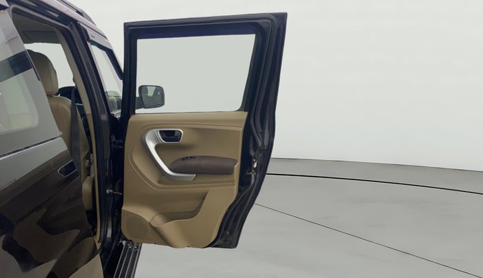 2016 Mahindra TUV300 T8, Diesel, Manual, 82,126 km, RHS Rear Door