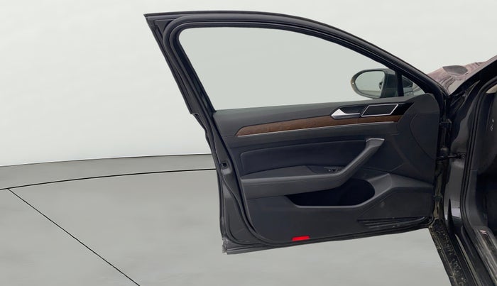 2018 Volkswagen Passat HIGHLINE DSG, Diesel, Automatic, 1,08,680 km, LHS Front Door