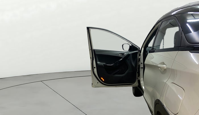 2024 Tata NEXON FEARLESS + SUNROOF AMT DUAL TONE 1.5 DIESEL, Diesel, Automatic, 39,493 km, LHS Front Door