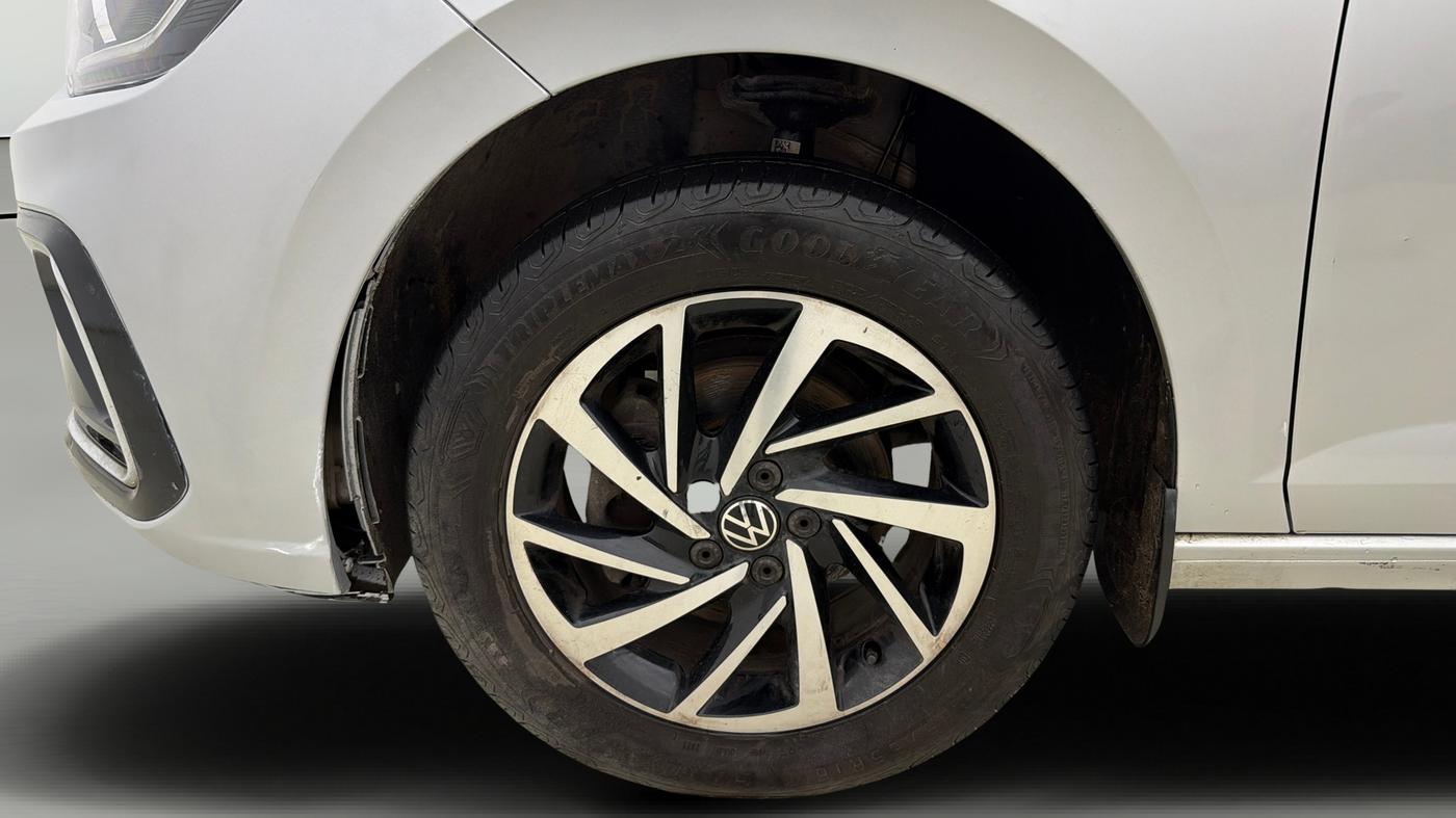 2022 Volkswagen VIRTUS TOPLINE TSI 1.0 MT, Petrol, Manual, 30,440 km, Left Front Wheel