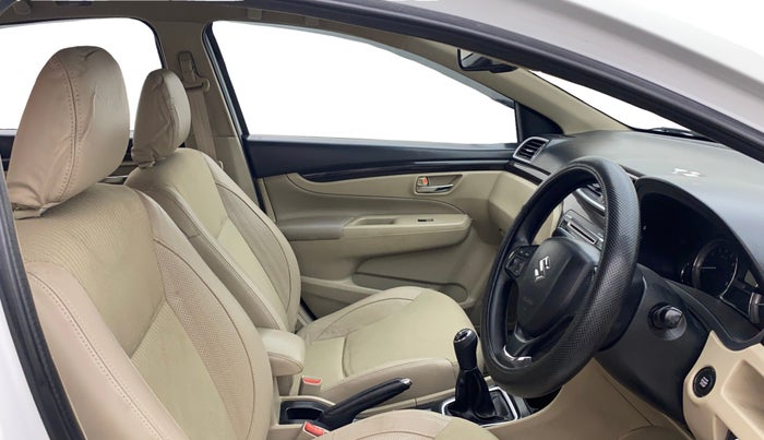 2017 Maruti Ciaz ZETA 1.4  MT PETROL, Petrol, Manual, 1,01,901 km, Right Side Front Door Cabin