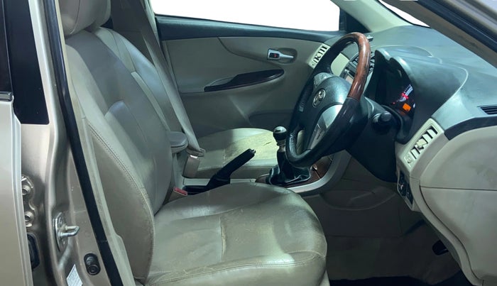 2013 Toyota Corolla Altis GL PETROL, CNG, Manual, 1,06,959 km, Right Side Front Door Cabin