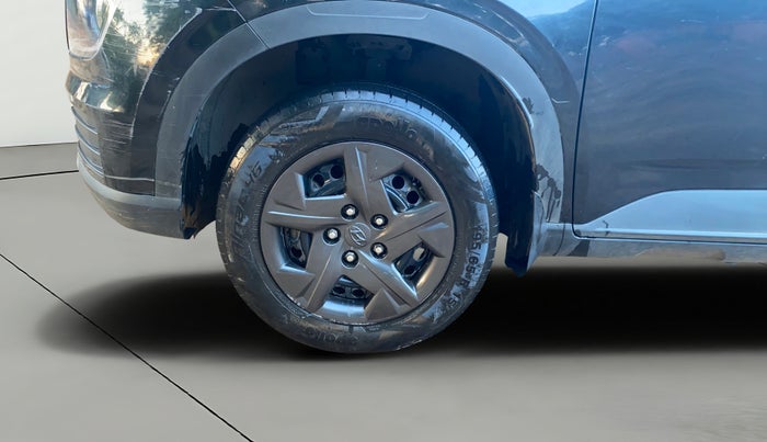 2024 Hyundai VENUE SX 1.2 PETROL, CNG, Manual, 31,232 km, Left Front Wheel