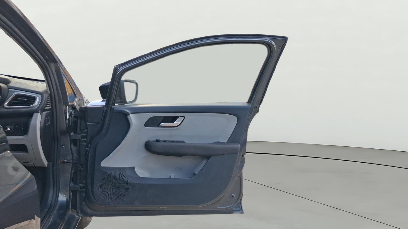 2021 Tata ALTROZ XZ PETROL, CNG, Manual, 63,893 km, RHS Front Door