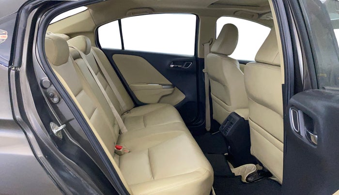 2017 Honda City 1.5L I-VTEC VX CVT, CNG, Automatic, 76,207 km, Right Side Rear Door Cabin