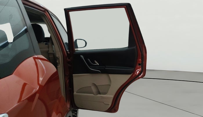 2017 Mahindra XUV500 W9, Diesel, Manual, 1,40,263 km, RHS Rear Door