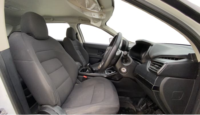 2022 Tata Harrier XE 2.0L KRYOTEC, Diesel, Manual, 77,010 km, Right Side Front Door Cabin