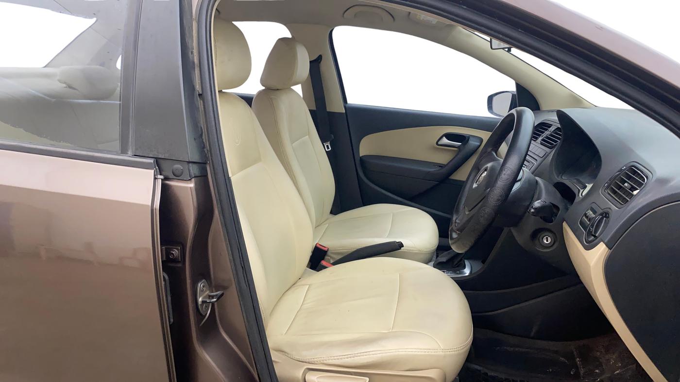 2017 Volkswagen Ameo COMFORTLINE 1.5 AT, Diesel, Automatic, 89,547 km, Right Side Front Door Cabin