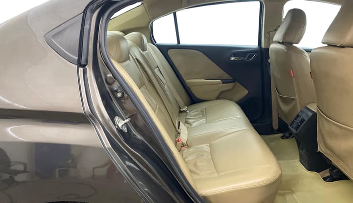 2017 Honda City 1.5L I-DTEC V, Diesel, Manual, 1,03,670 km, Right Side Rear Door Cabin