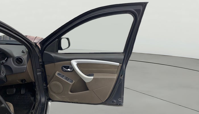 2016 Renault Duster 110 PS RXZ 4X2 AMT DIESEL, Diesel, Automatic, 86,321 km, RHS Front Door