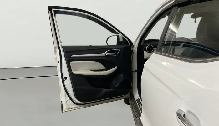 2022 MG ASTOR SHARP 1.5 MT, Petrol, Manual, 17,721 km, LHS Front Door