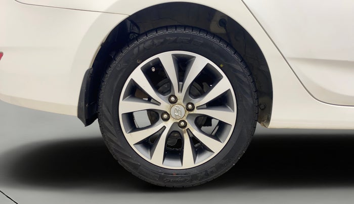 2017 Hyundai Verna 1.6 VTVT SX AT, Petrol, Automatic, 33,291 km, Right Rear Wheel