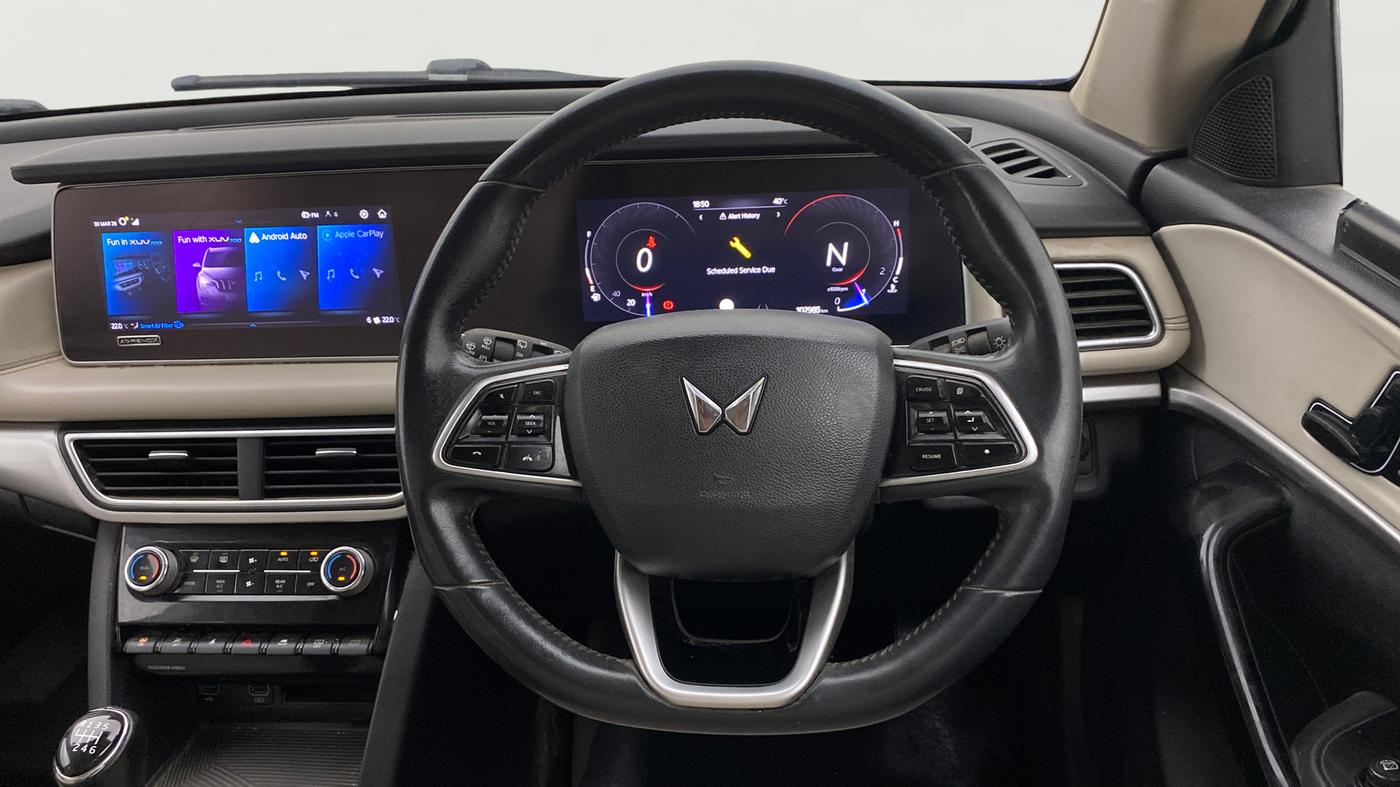 2022 Mahindra XUV700 AX 7 D MT 7 STR, Diesel, Manual, 1,03,157 km, Steering Wheel Close Up