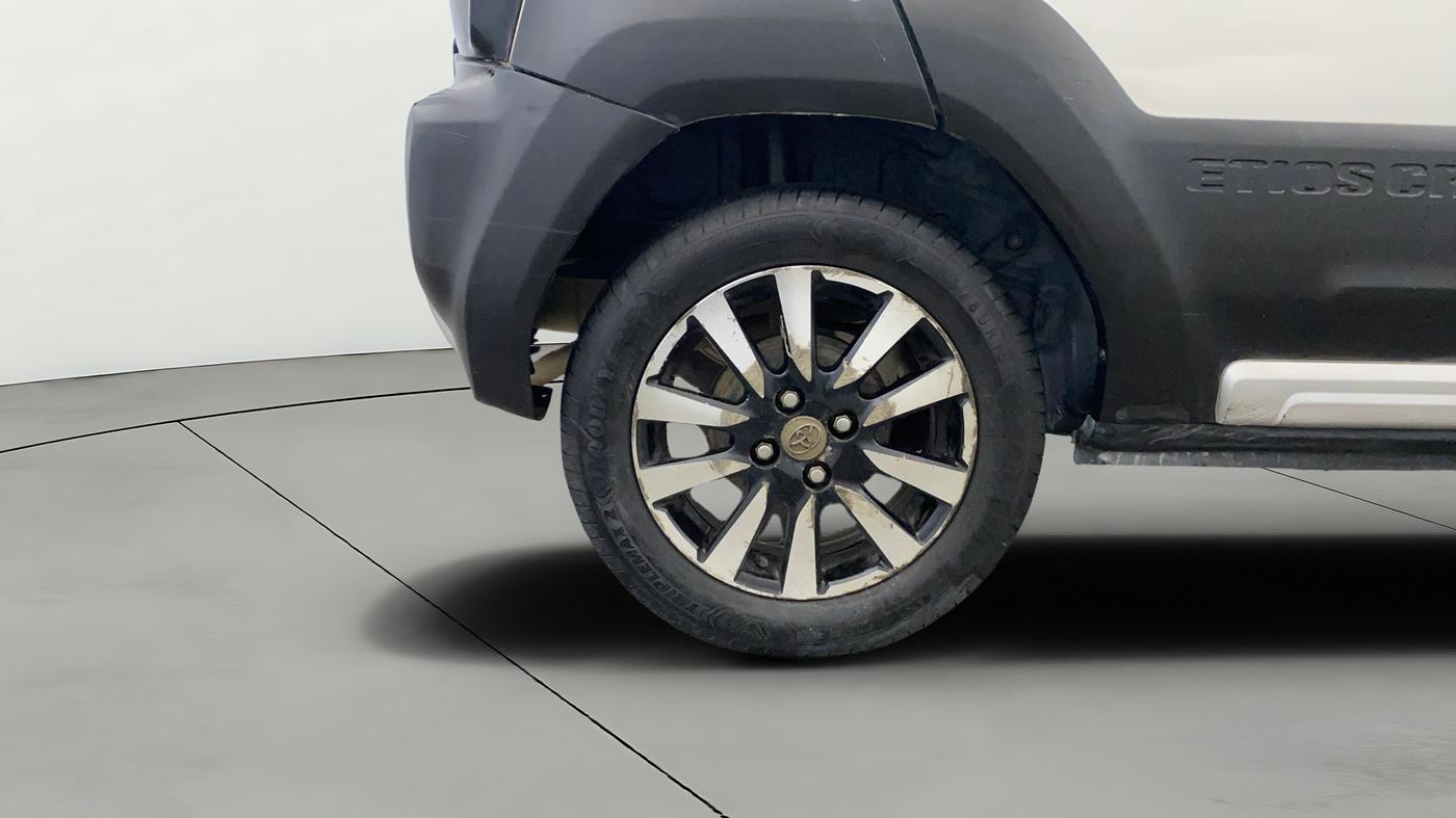 2017 Toyota Etios CROSS 1.4 VD, Diesel, Manual, 1,18,957 km, Right Rear Wheel