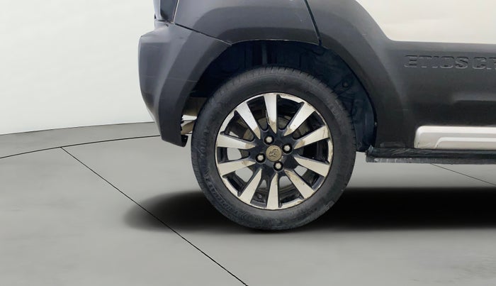 2017 Toyota Etios CROSS 1.4 VD, Diesel, Manual, 1,18,919 km, Right Rear Wheel