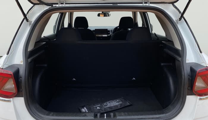 2022 Hyundai VENUE E 1.2, Petrol, Manual, 30,338 km, Boot Open Zoomed View