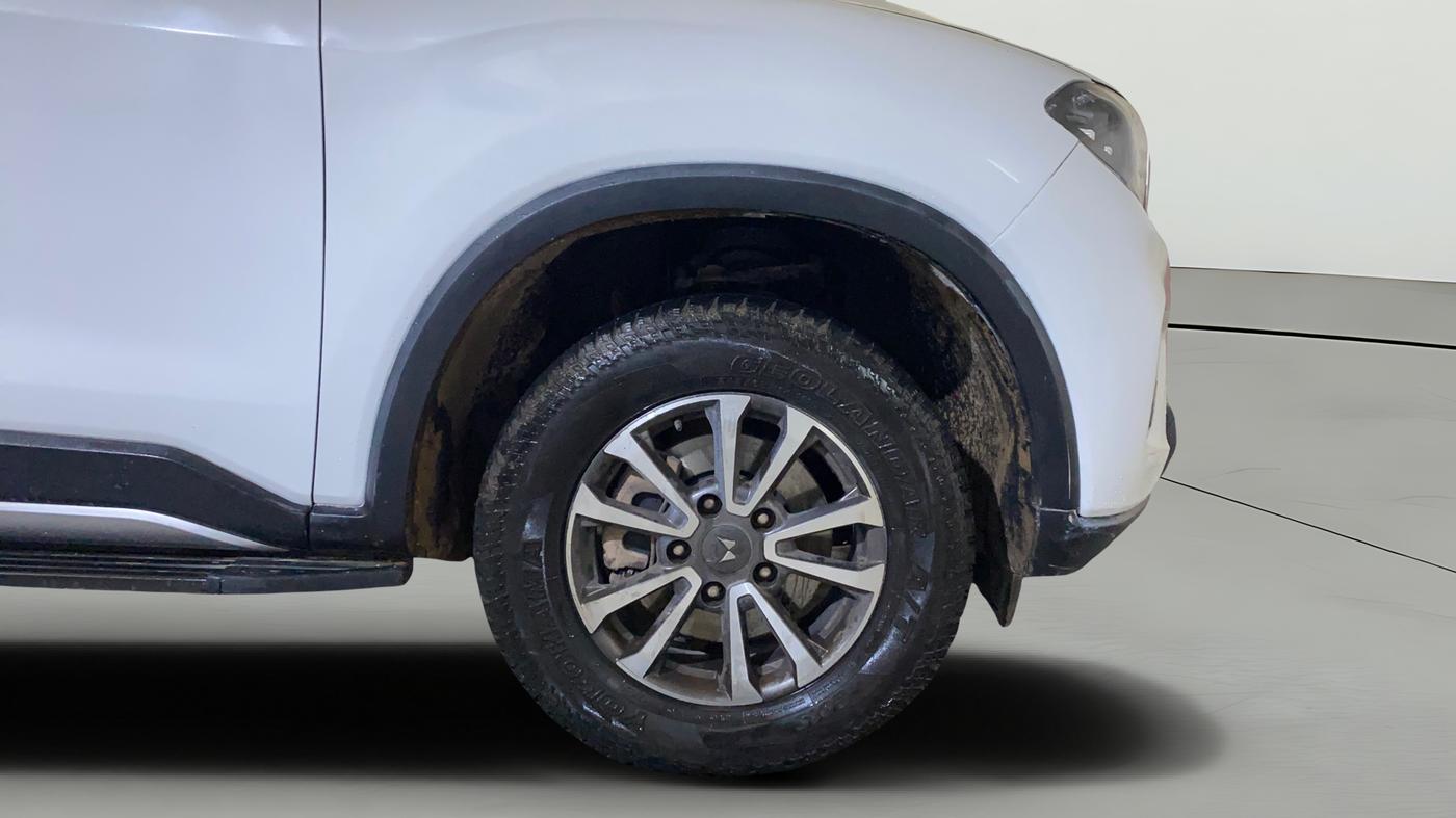 2023 Mahindra SCORPIO-N Z8 L DIESEL MT 2WD 7 STR, Diesel, Manual, 88,881 km, Right Front Wheel