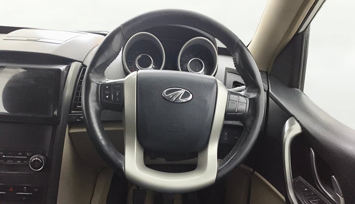 2015 Mahindra XUV500 W8, Diesel, Manual, 86,787 km, Steering Wheel Close Up