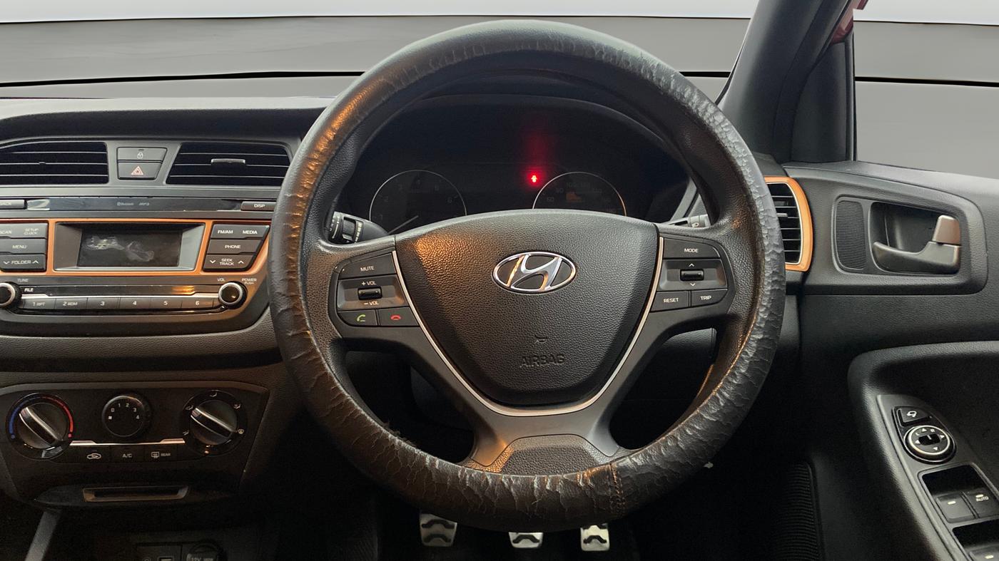 2016 Hyundai i20 Active 1.2 S, Petrol, Manual, 1,30,736 km, Steering Wheel Close Up