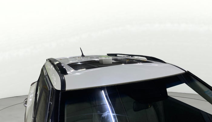 2022 Mahindra XUV300 W8 (O) 1.2 PETROL, Petrol, Manual, 73,373 km, Roof