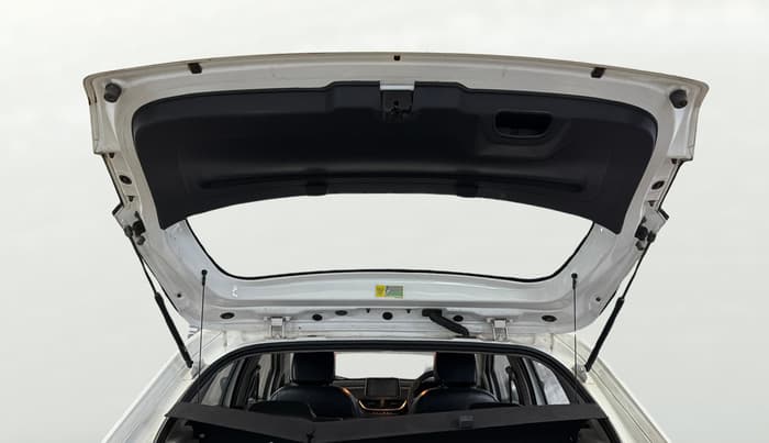 2024 Tata ALTROZ XM PLUS CNG, CNG, Manual, 61,558 km, Boot Door Open