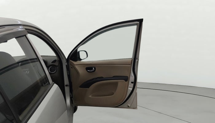 2014 Hyundai i10 SPORTZ 1.1, CNG, Manual, 72,480 km, RHS Front Door