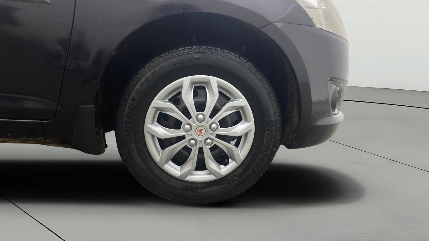 2016 Maruti Swift VDI (O), Diesel, Manual, 91,202 km, Right Front Wheel