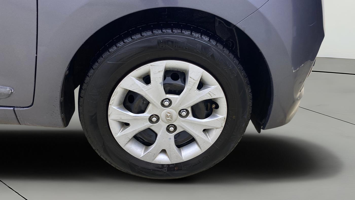 2016 Hyundai Grand i10 SPORTZ 1.2 KAPPA VTVT, Petrol, Manual, 46,405 km, Right Front Wheel