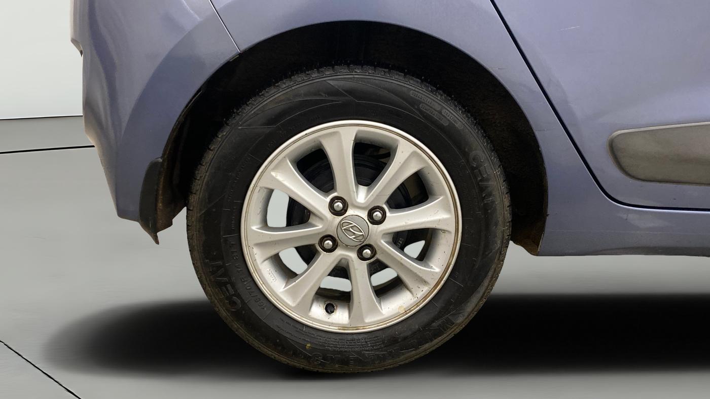 2015 Hyundai Grand i10 ASTA AT 1.2 KAPPA VTVT, Petrol, Automatic, 1,26,494 km, Right Rear Wheel
