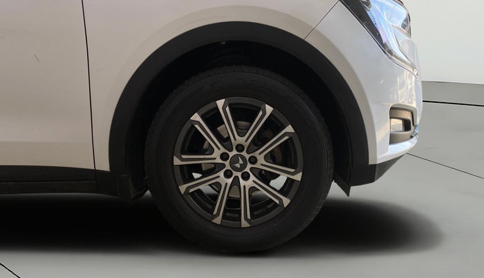 2022 Mahindra XUV700 AX 7 D AT 7 STR, Diesel, Automatic, 71,378 km, Right Front Wheel