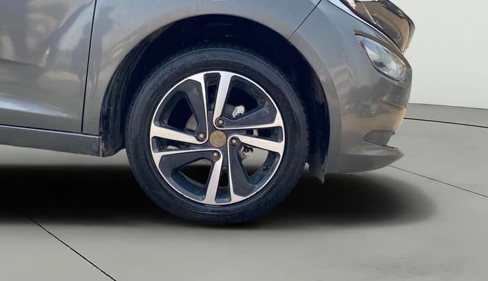 2022 Tata ALTROZ XZ PETROL, Petrol, Manual, 24,698 km, Right Front Wheel