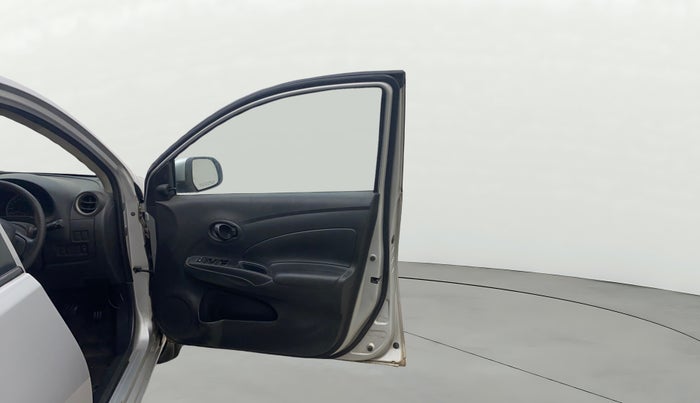 2013 Renault Scala RXE DIESEL, Diesel, Manual, 1,18,187 km, RHS Front Door