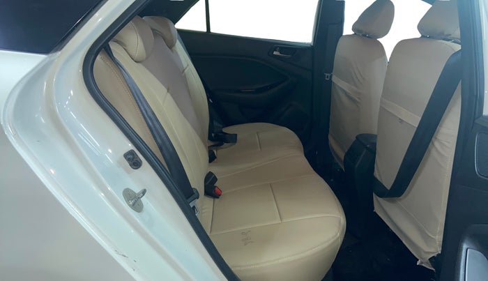 2017 Hyundai Elite i20 ASTA 1.2 DUAL TONE, Petrol, Manual, 1,23,384 km, Right Side Rear Door Cabin