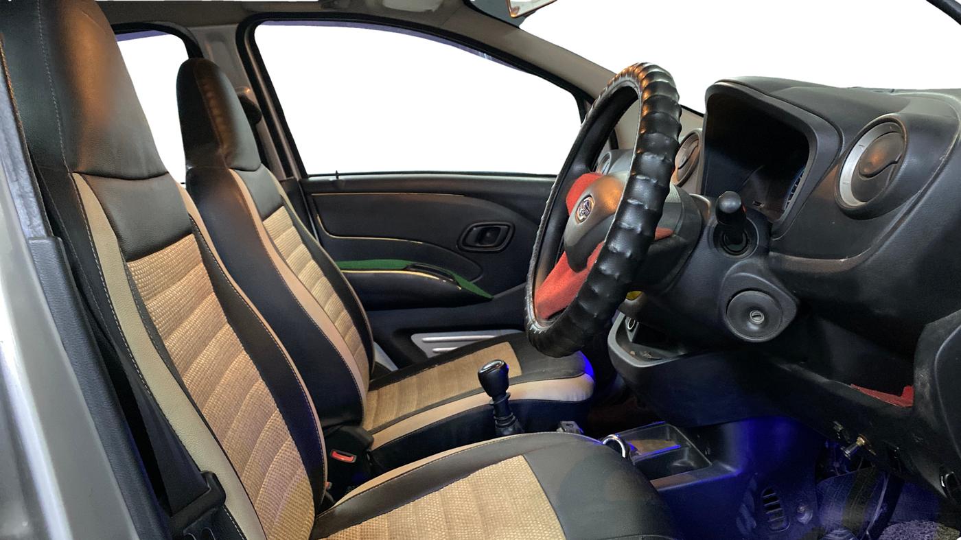 2018 Datsun Redi Go GOLD LIMITED EDITION, CNG, Manual, 60,214 km, Right Side Front Door Cabin