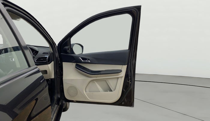 2023 Tata Tiago XZ PLUS CNG, CNG, Manual, 35,408 km, RHS Front Door