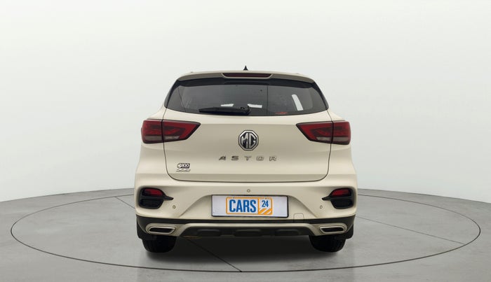 2024 MG ASTOR  Sharp Pro 1.5 MT (Ivory), Petrol, Manual, 18,404 km, Back/Rear