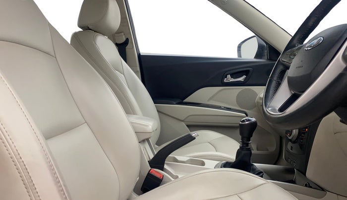 2019 Mahindra XUV300 W8 (O) 1.5 DIESEL, Diesel, Manual, 87,870 km, Right Side Front Door Cabin