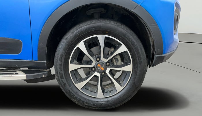 2020 Tata NEXON XZ PLUS (O) PETROL DUAL TONE, Petrol, Manual, 41,076 km, Right Front Wheel