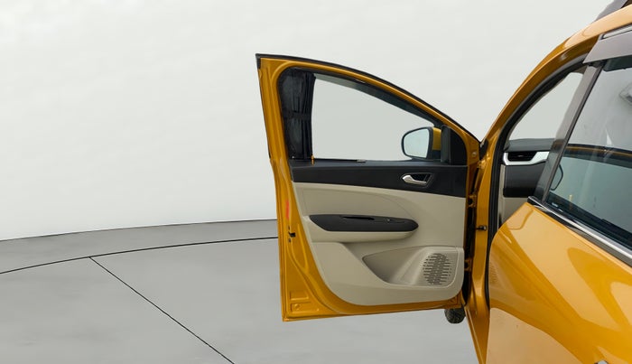 2020 Renault TRIBER RXZ, Petrol, Manual, 34,850 km, LHS Front Door