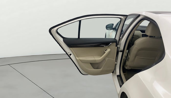 2015 Skoda Octavia ELEGANCE 1.8 TSI AT, Petrol, Automatic, 1,23,529 km, LHS Rear Door