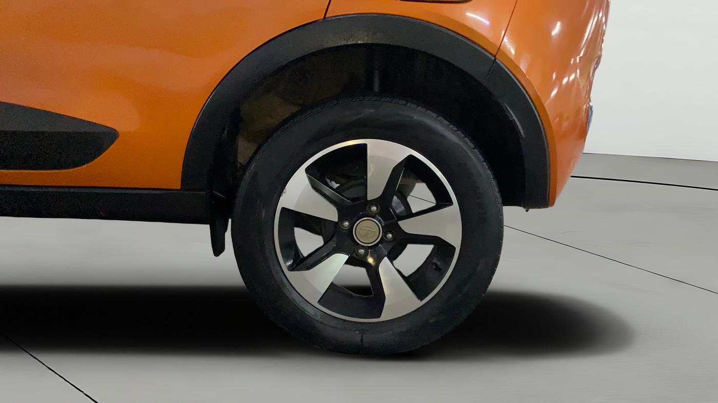 2018 Tata NEXON XZA PLUS PETROL DUAL TONE, Petrol, Automatic, 81,203 km, Left Rear Wheel