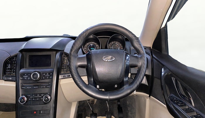 2017 Mahindra XUV500 W4, Diesel, Manual, 74,520 km, Steering Wheel Close Up