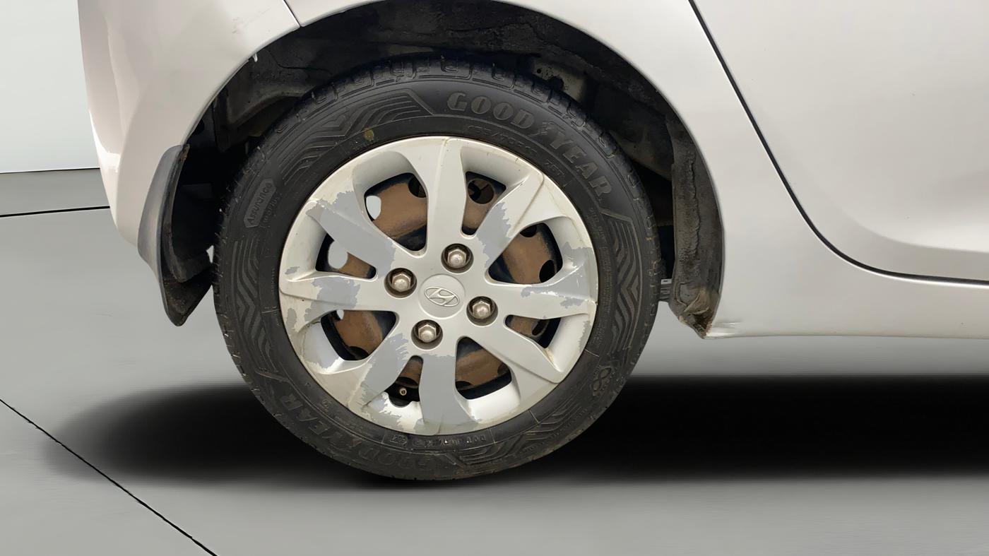 2018 Hyundai Eon SPORTZ, Petrol, Manual, 1,15,605 km, Right Rear Wheel