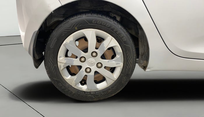 2018 Hyundai Eon SPORTZ, Petrol, Manual, 1,15,605 km, Right Rear Wheel