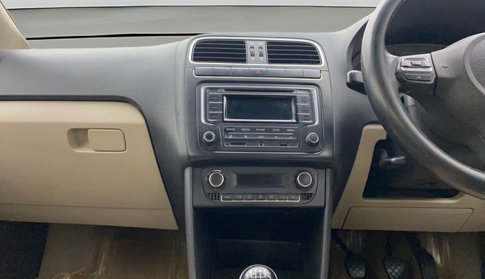 2014 Volkswagen Polo HIGHLINE1.2L, Petrol, Manual, 1,18,375 km, Air Conditioner