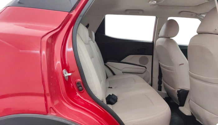 2022 Mahindra XUV300 W6 1.2 PETROL AMT, Petrol, Automatic, 30,959 km, Right Side Rear Door Cabin
