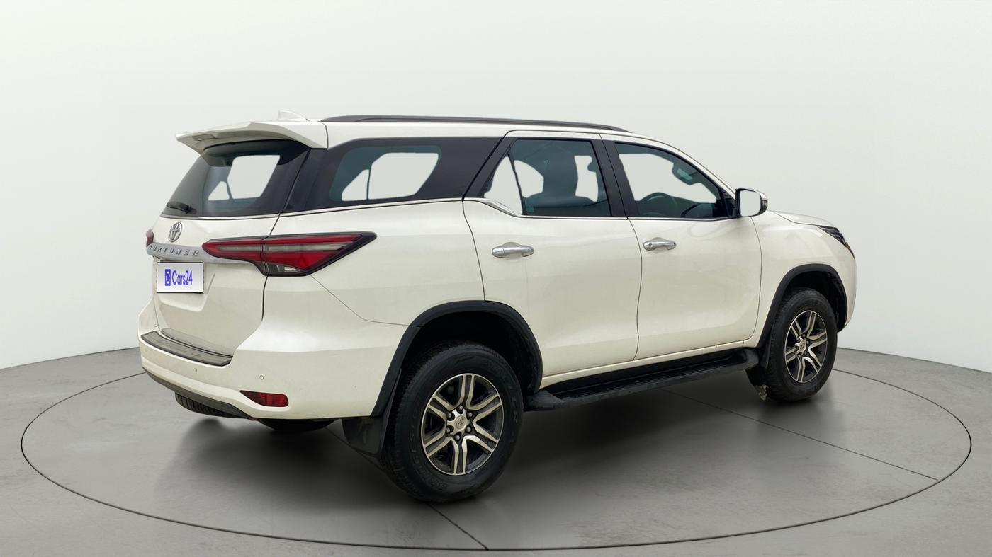 2023 Toyota Fortuner 4X2 AT 2.8 DIESEL, Diesel, Automatic, 50,235 km, Right Back Diagonal