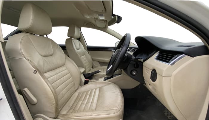 2017 Skoda Octavia AMBITION PLUS AT 1.8 TSI, Petrol, Automatic, 64,017 km, Right Side Front Door Cabin