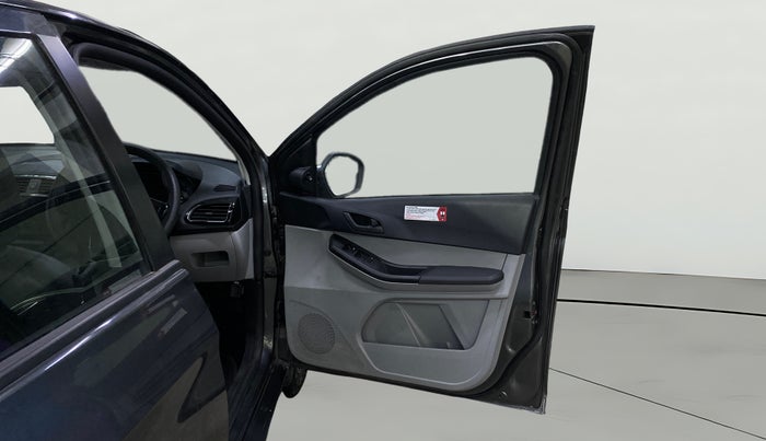 2024 Tata Tiago XTA PETROL, Petrol, Automatic, 8,375 km, RHS Front Door